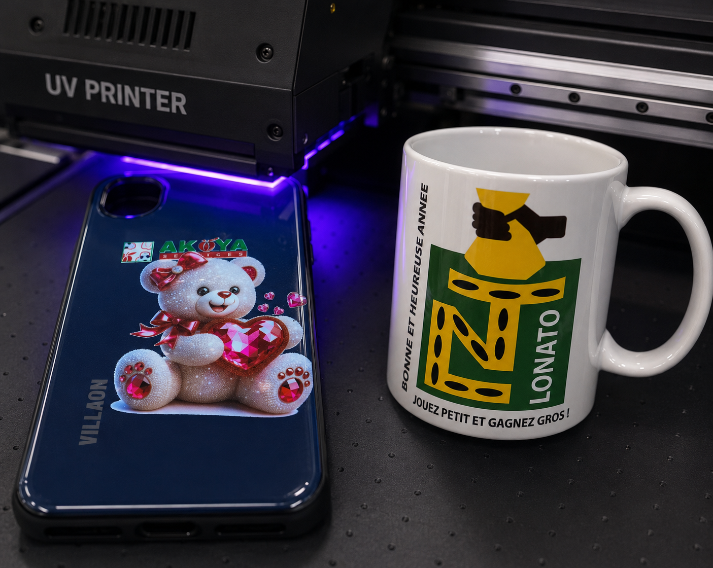 Coque de téléphone et mug personnalisés imprimés en UV par AKOYA Services